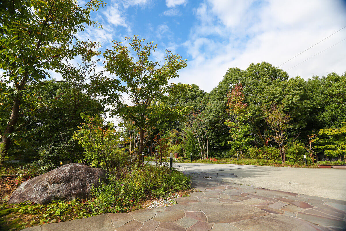 四季を感じる心安らぐ大庭園